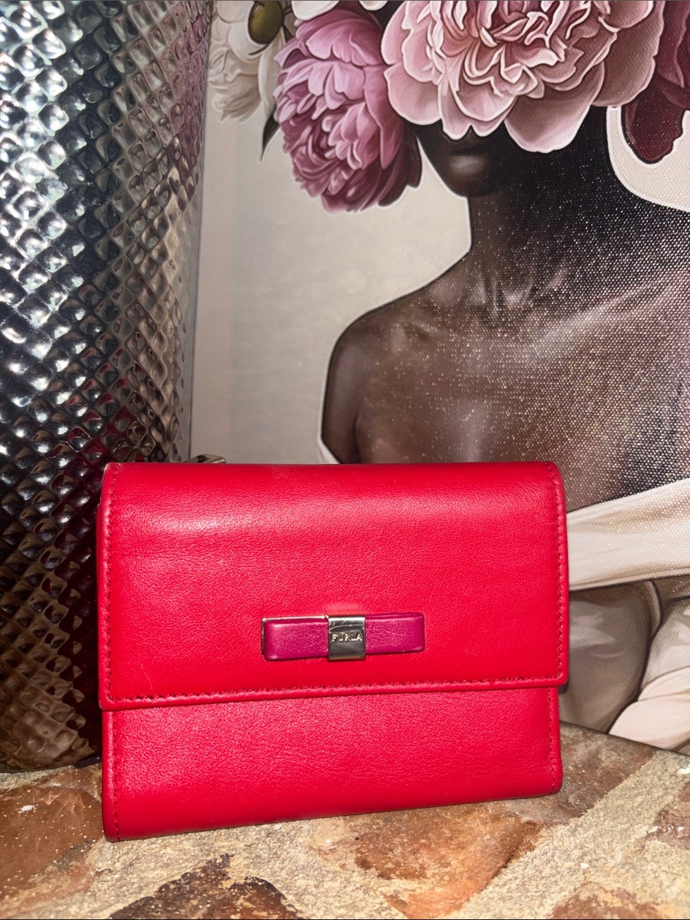 *LIKE NEW*Furla compact leather wallet with bow detail.